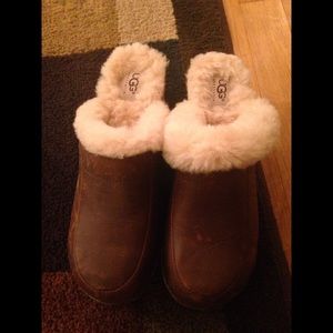 Ugg wooden clogs